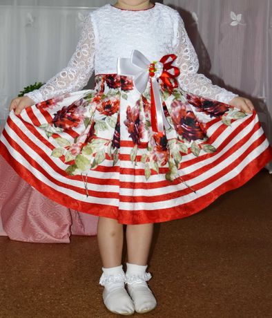 Праздничное платье на ребенка 3-5 лет.