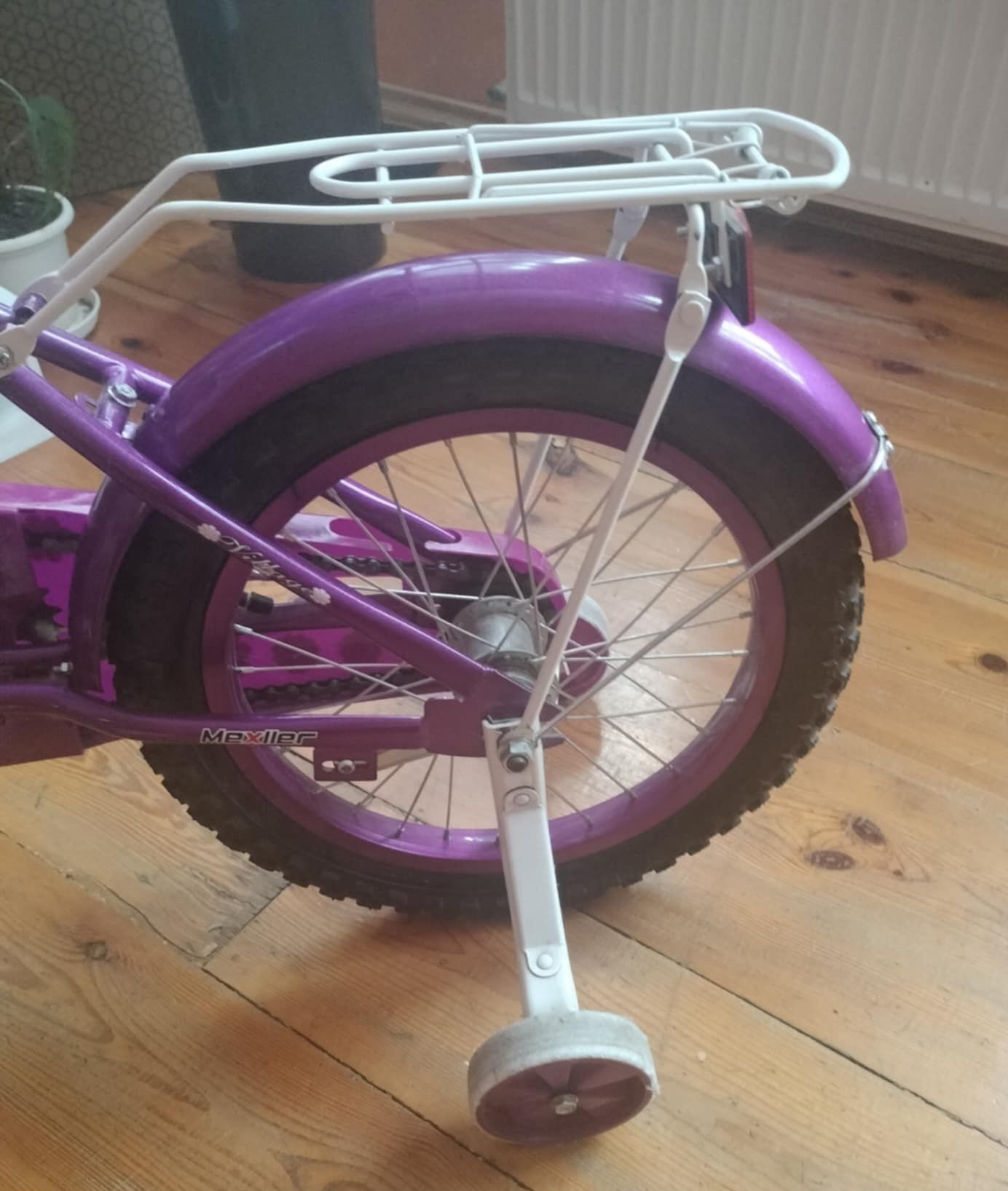 Fioletowy rower dla dziewczynki