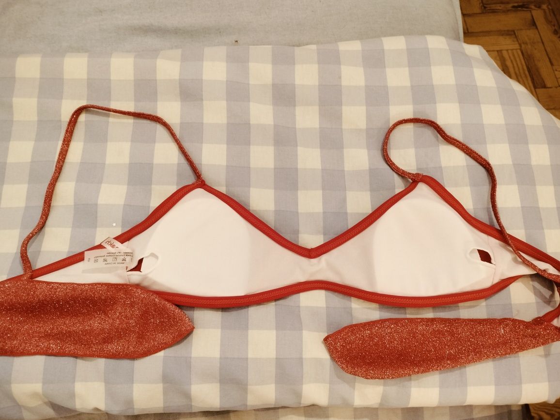 Biquíni vermelho brilhante novo