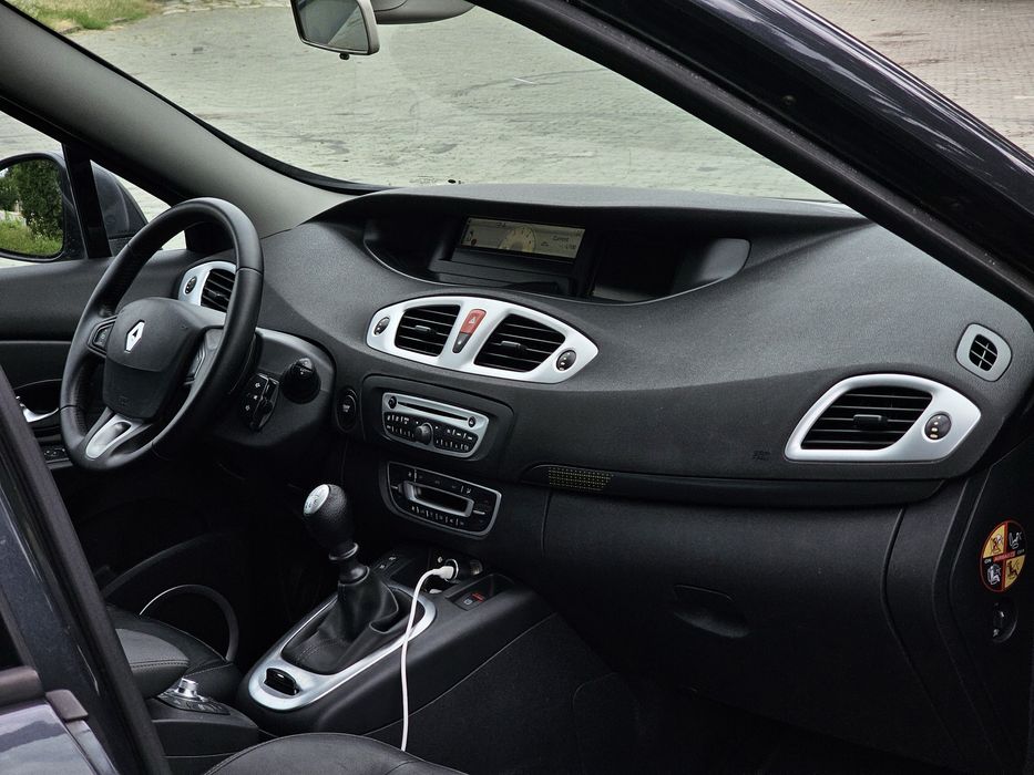 Renault scenic.