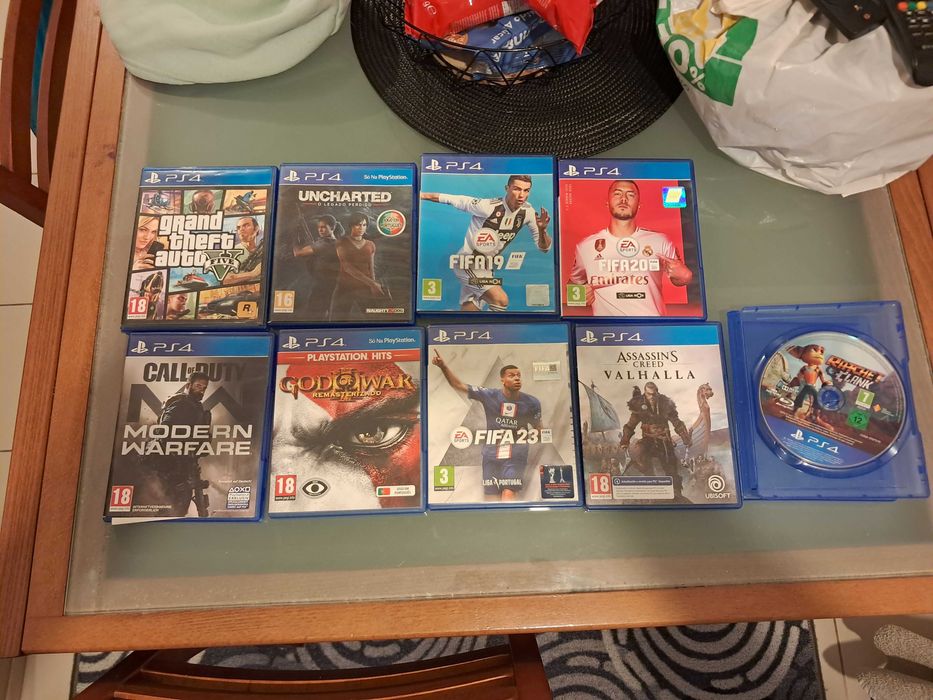Ps4 pro 1tb + 2 comandos + 9 jogos