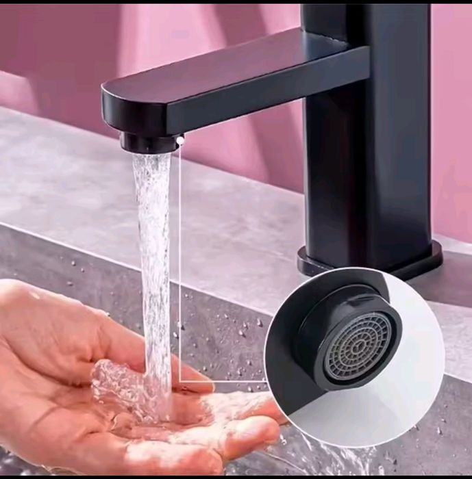 Torneira preta em PVC Nova