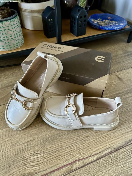 Mokasyny trzewiki beżowe ze złotymi elementami rozmiar 33