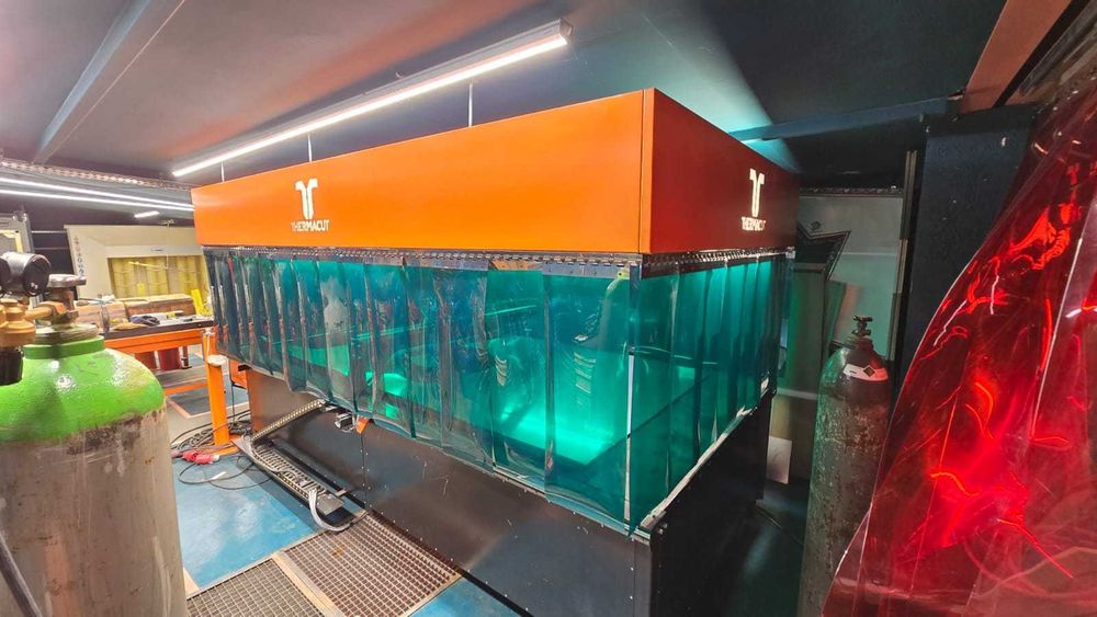 wypalarka plazmowa cnc ze stołem wodnym + okap + źródło thermacut 105