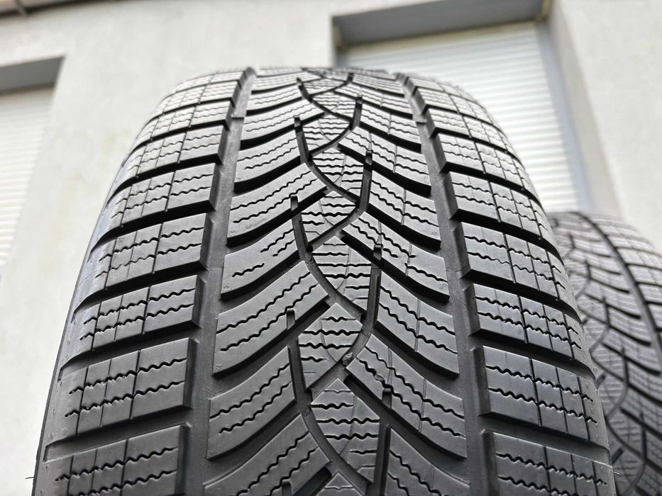 2szt zimowe 225/55R17 GoodYear 7,2mm 2022r świetny stan! Z761 gwar