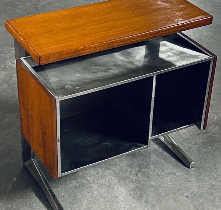 Armário contentor em aço Daciano da Costa - Da Longra