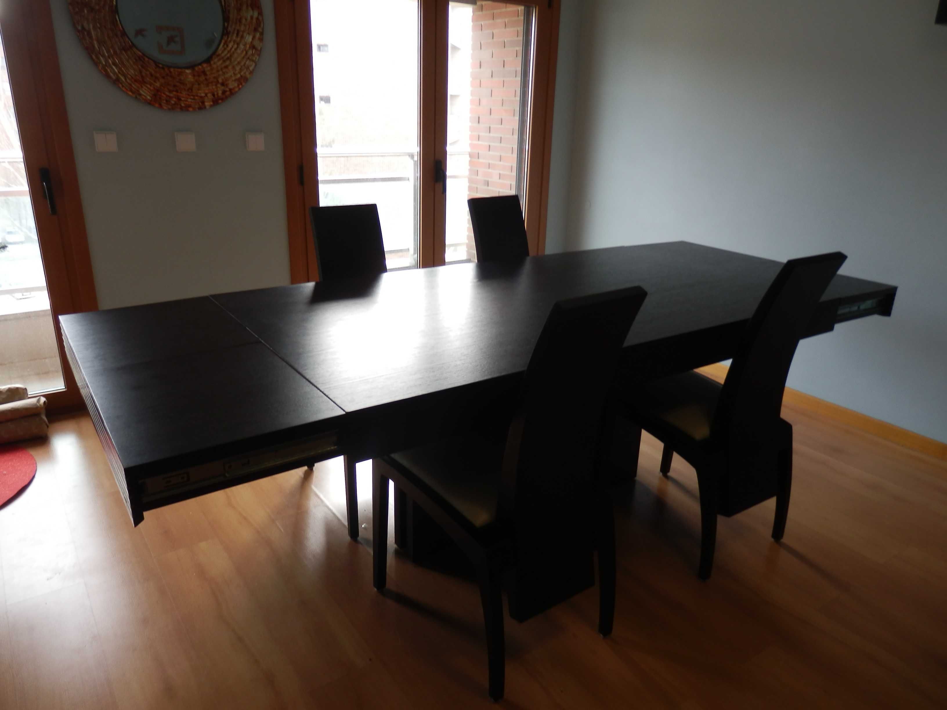 Conjunto Sala de Jantar Design (Mesa extensível,cadeiras e aparador)