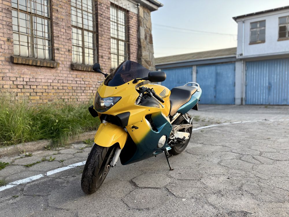 **Honda CBR 600 F4**