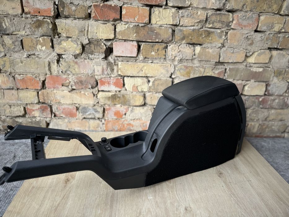 Підлокітник Шкода Октавія А5 Подлокотник Skoda Octavia A5 Консоль