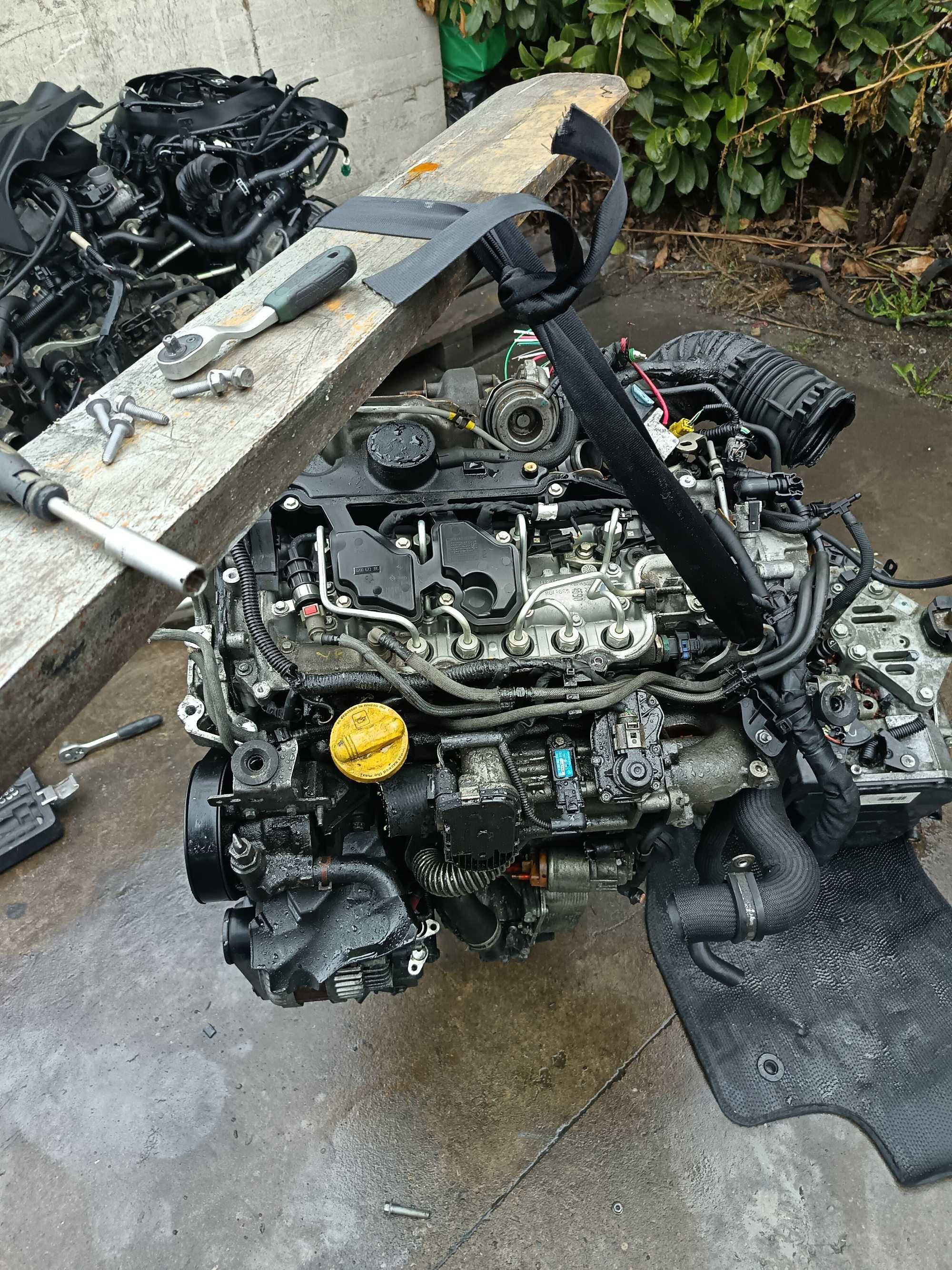 Двигун. Мотор M9R J805  RENAULT LAGUNA DCI 2.0 renault trafic.