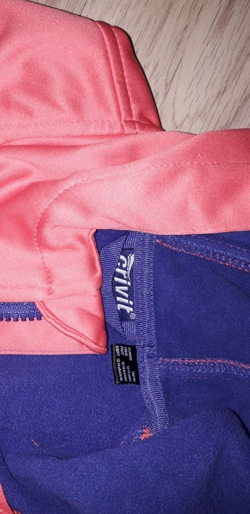 kurtka Crivit typu softshell
Wewnątrz polar
Rozmiar 158
Po jednym sezo