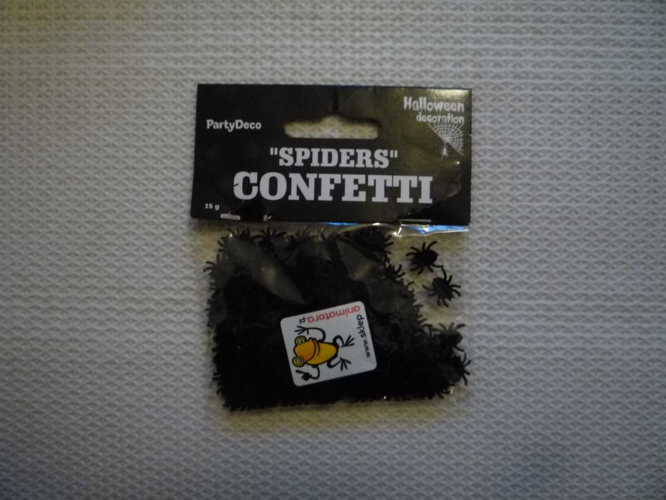 Konfetti Halloween Pająki czarne dekoracja robale plastikowe