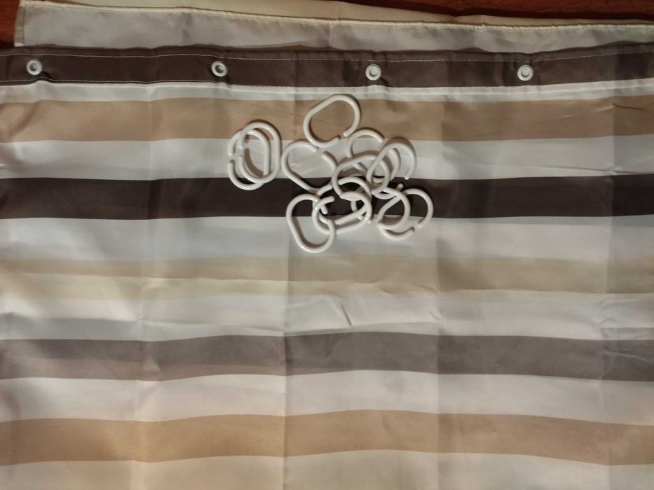 Drążek prysznicowy, zasłona prysznicowa i kółka