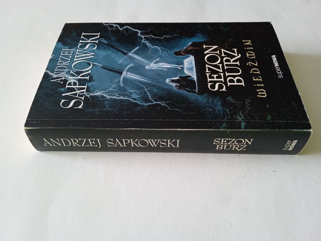 Andrzej Sapkowski Sezon Burz STAN BARDZO DOBRY !!!