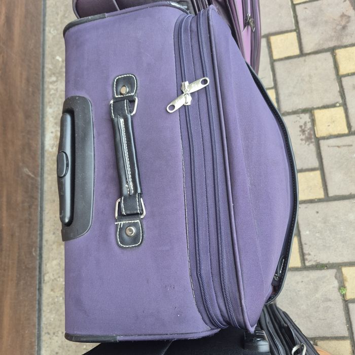 Чемодан, валіза на колесах