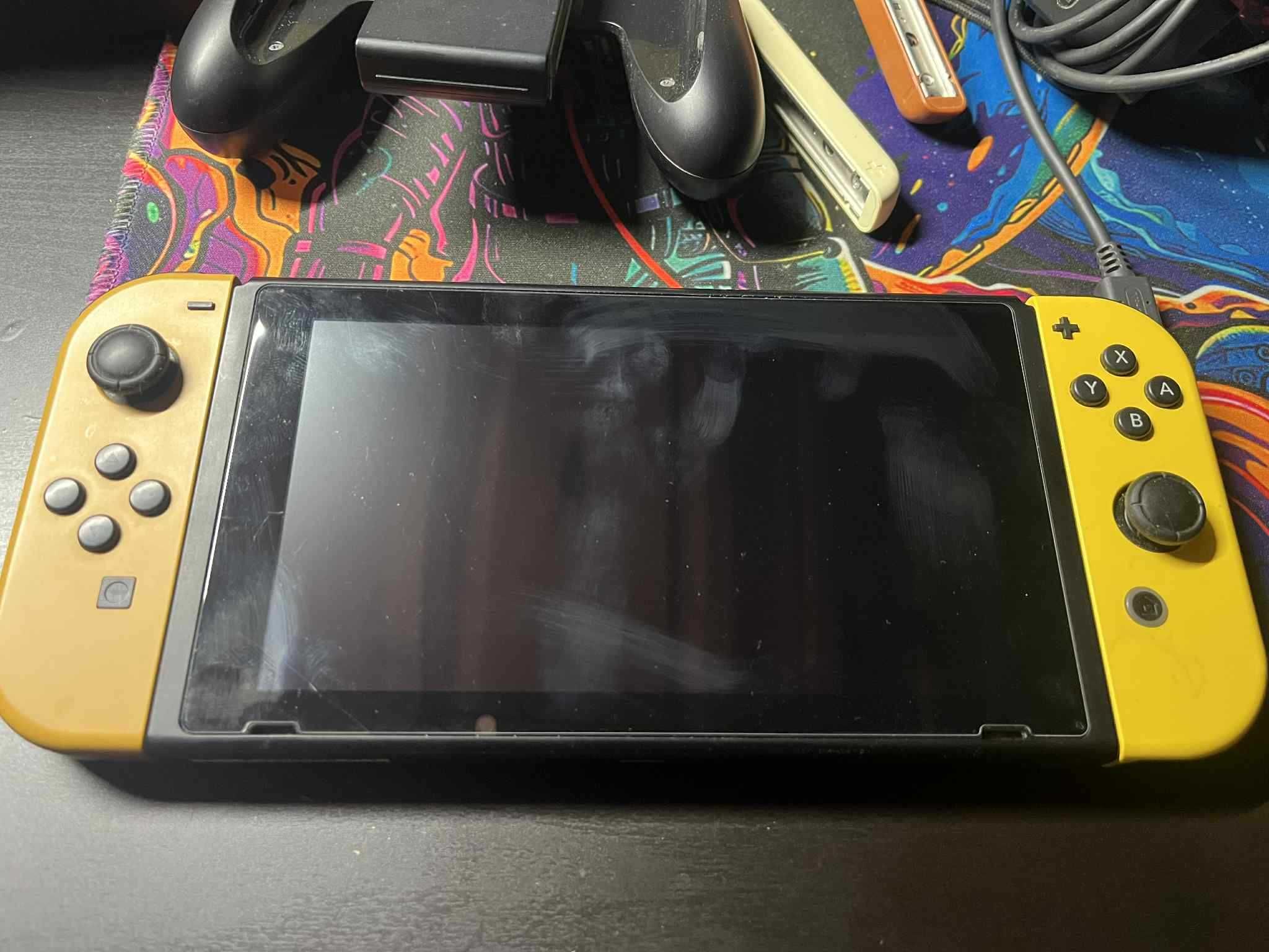 Nintendo Switch Pikachu & Eevee Edition + pokrowiec