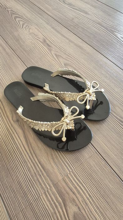 Sandálias Melissa Ler descrição.