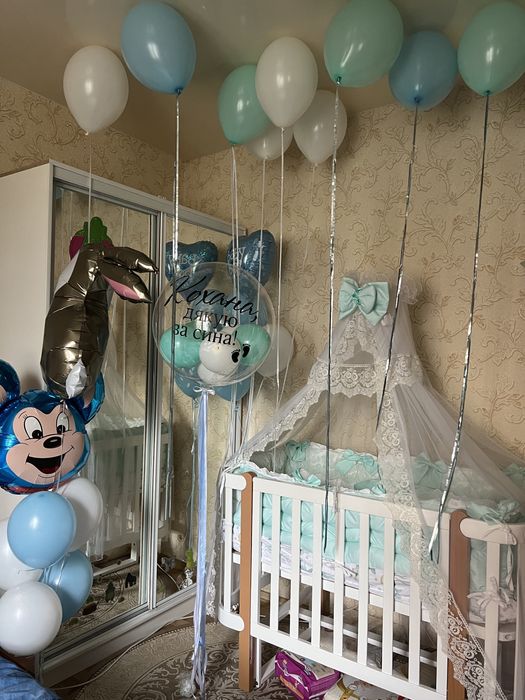 Подушки в ліжечко,балдахін мереживо мятного кольору