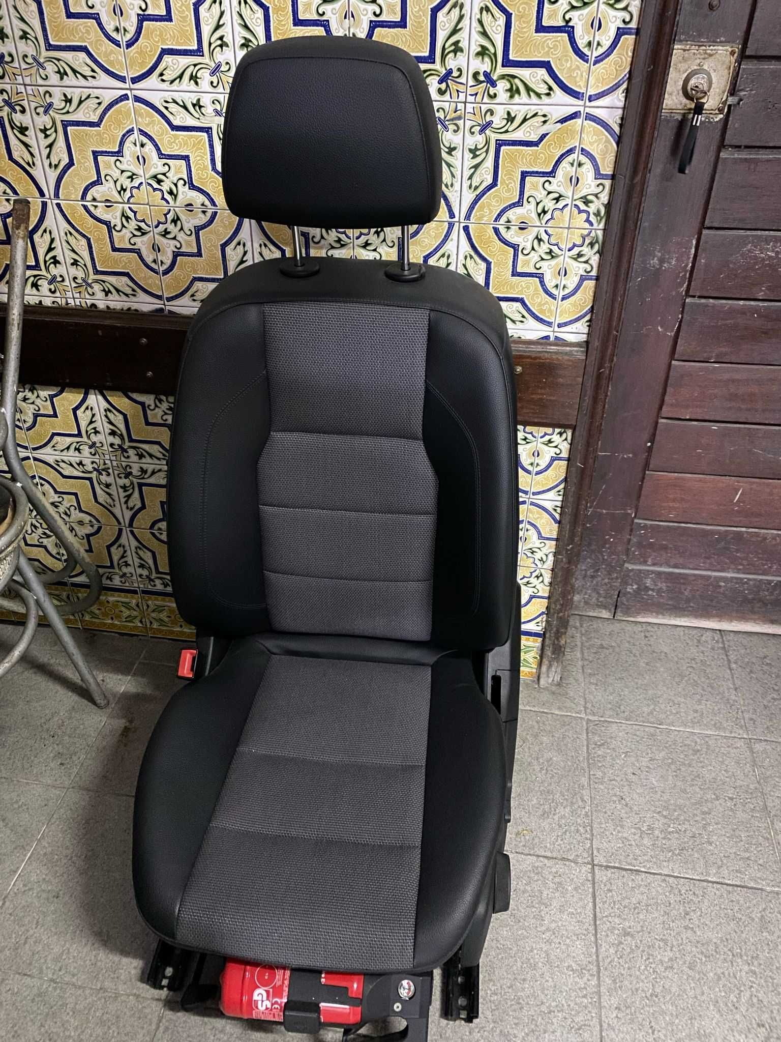 Bancos Mercedes W204