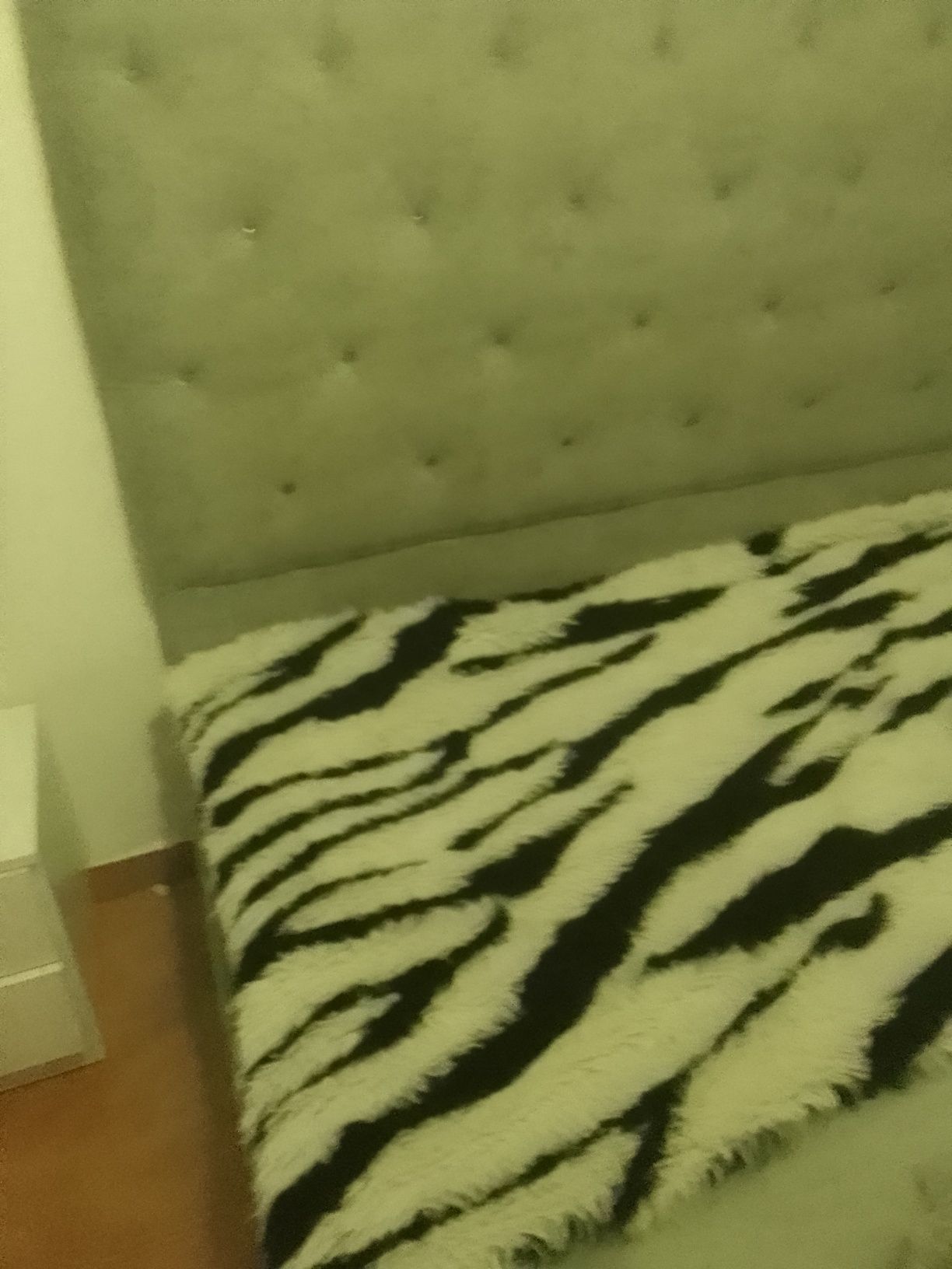 Vendo cama de casal sem colchão