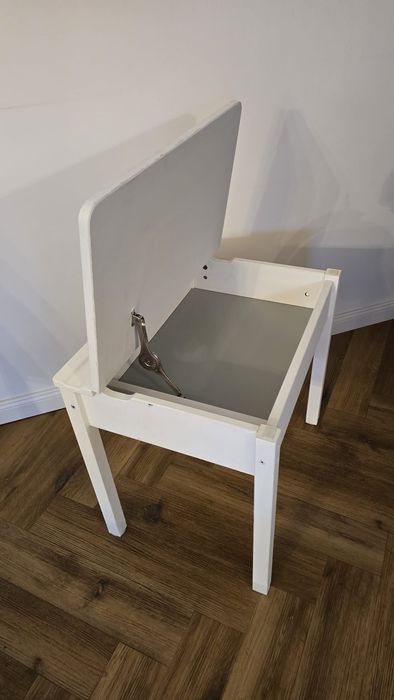 Stoliczek (biurko ze schowkiem) i krzesełko drewniane Ikea dla dziecka