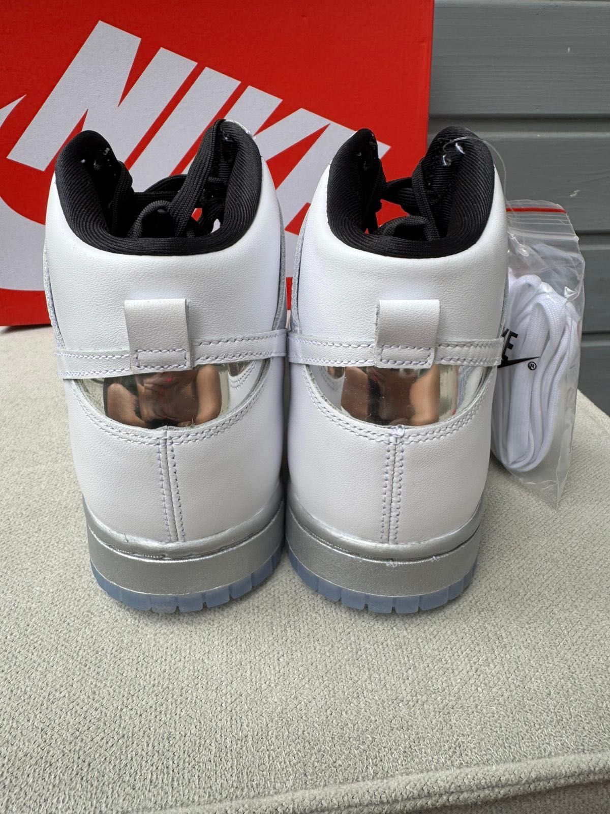 Nowe sneakersy unisex W NIKE DUNK HIGH białe srebrne 41
