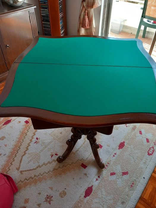 Mesa de Jogo e Aparador!