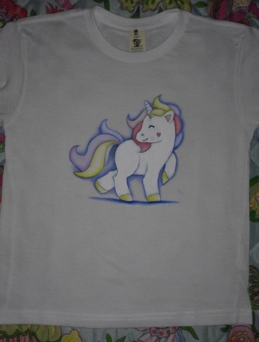 Tshirt "Unicórnio", pintada à mão