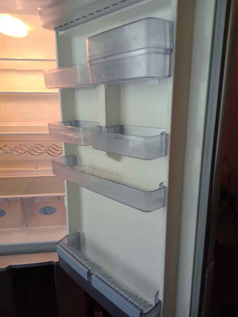 Холодильник Хайер..