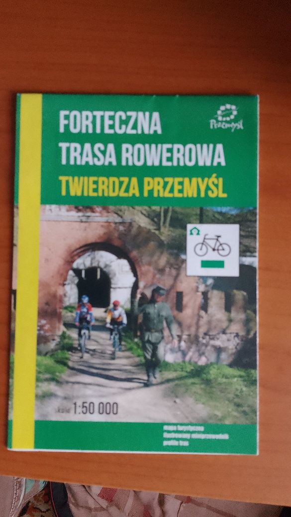 Przewodnik rowerowy "Rowerem po Ziemi Przemyskiej" NOWY + GRATIS mapa