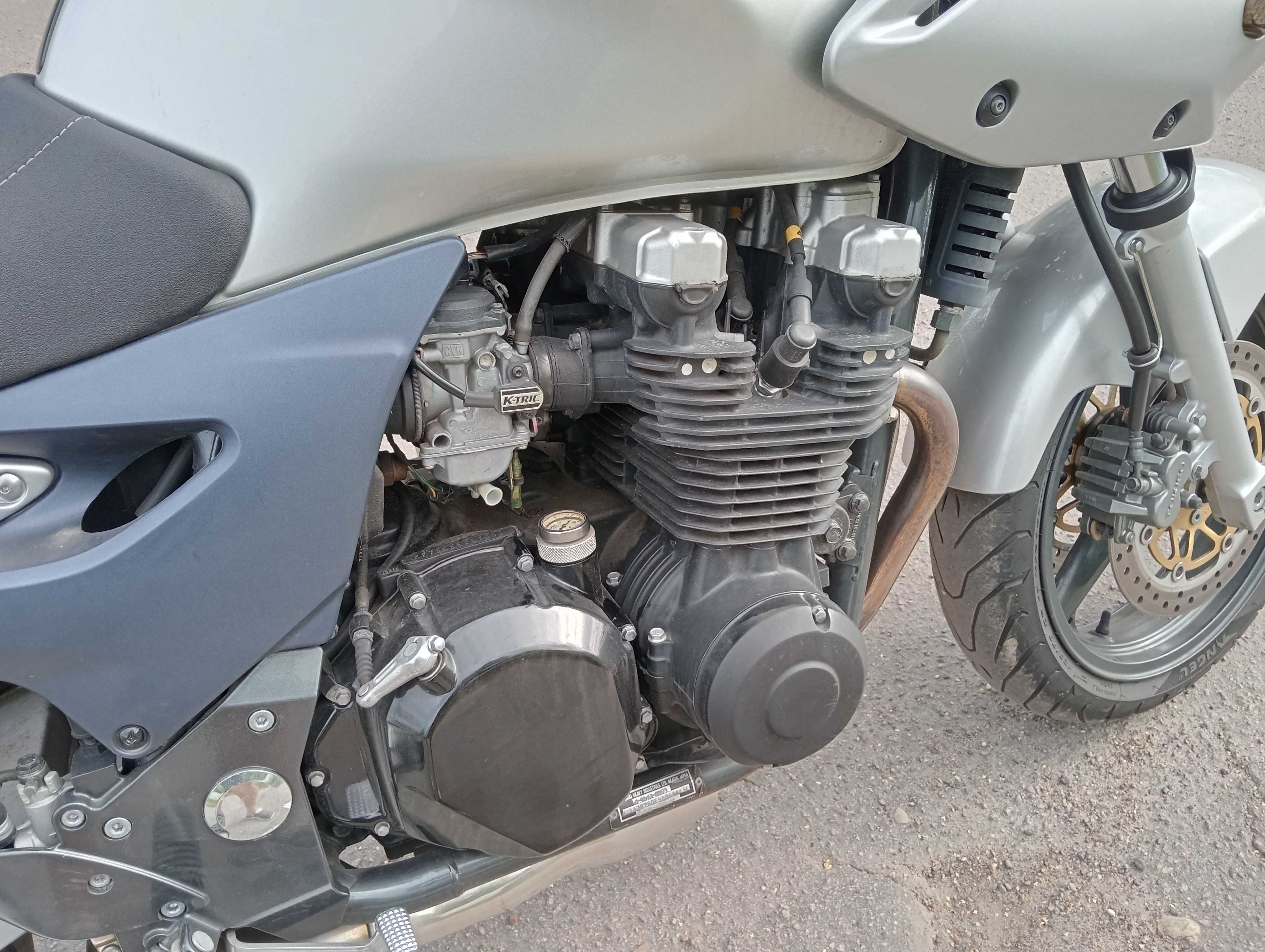 Продам kawasaki zr-7s