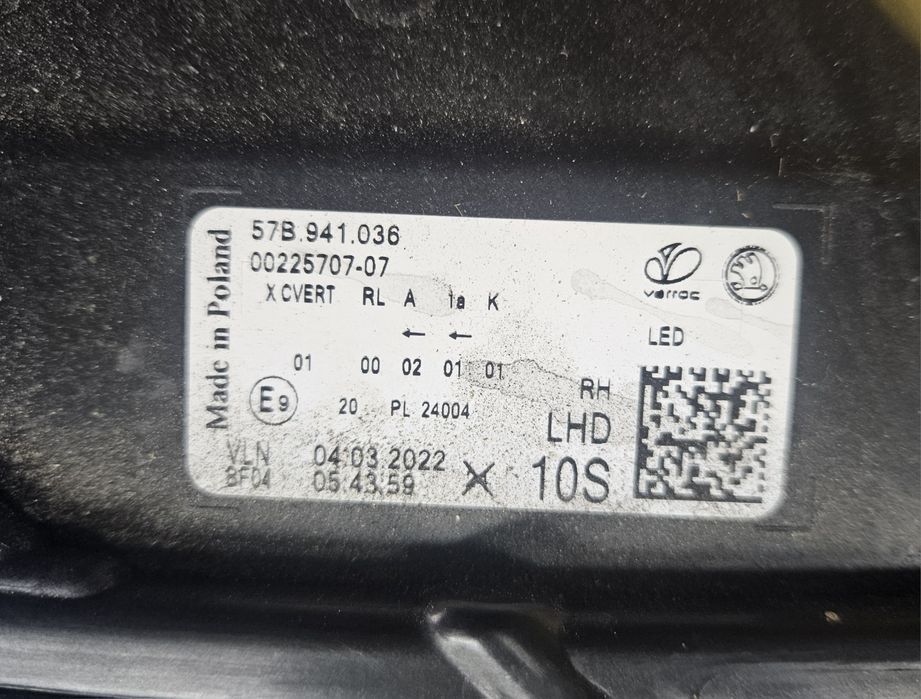 Skoda Karoq lift przednia prawa lampa full led 57B941036