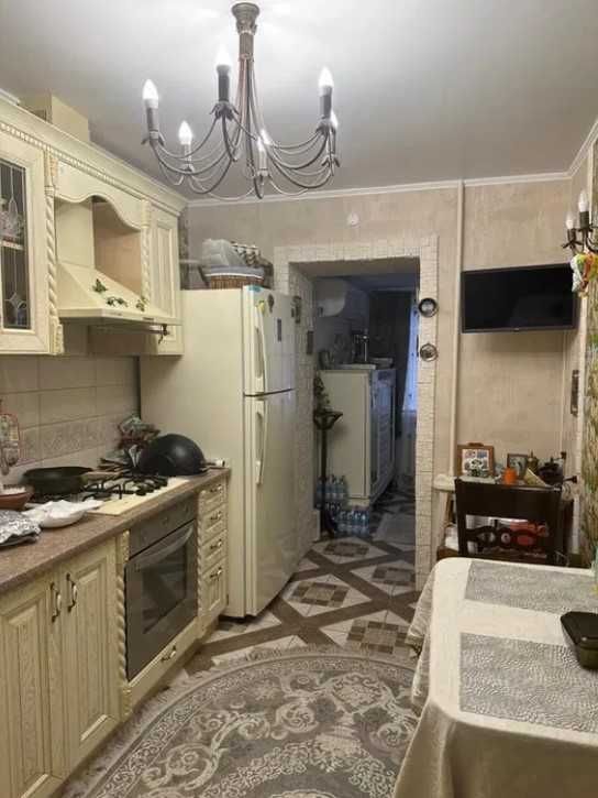 Продам 3-комнатную квартиру с отдельным входом на Слободке