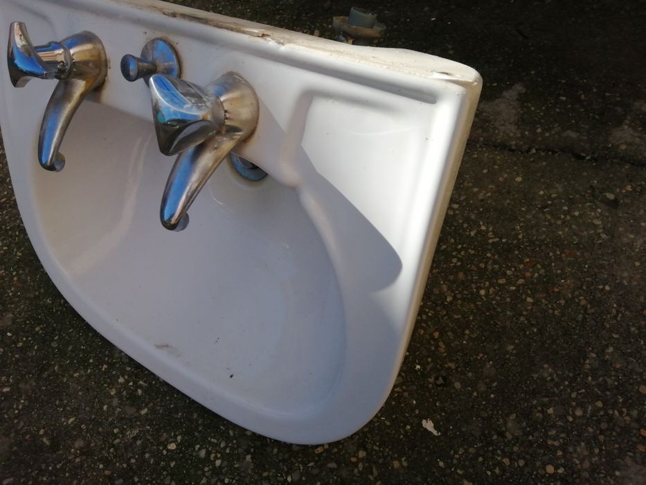 Lava mãos em porcelana