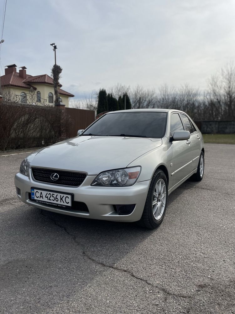 Продам Lexus is200