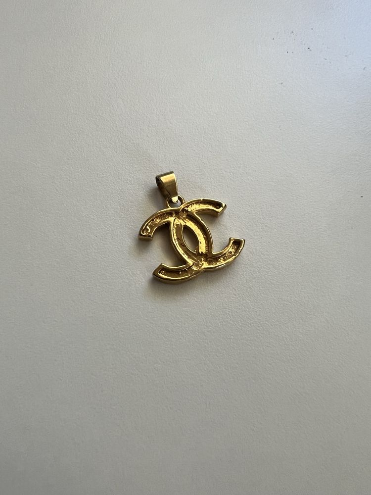 Pendente dourado Chanel