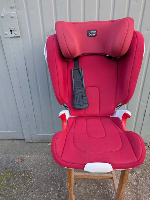 FOTELIK   samochodowy  dziecięcy  firmy   niemieckiej  Britax Römer