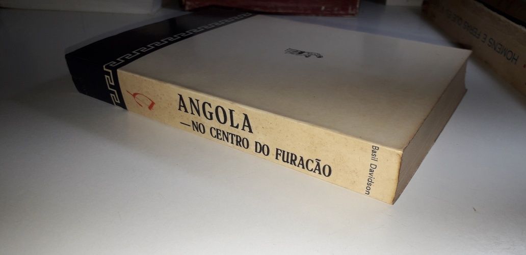 Angola - No Centro do Furacão - Basil Davidson