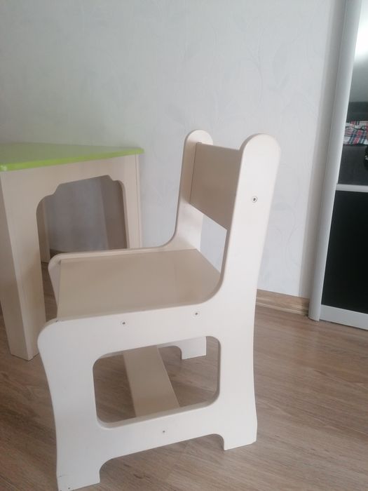 Stolik dziecięcy