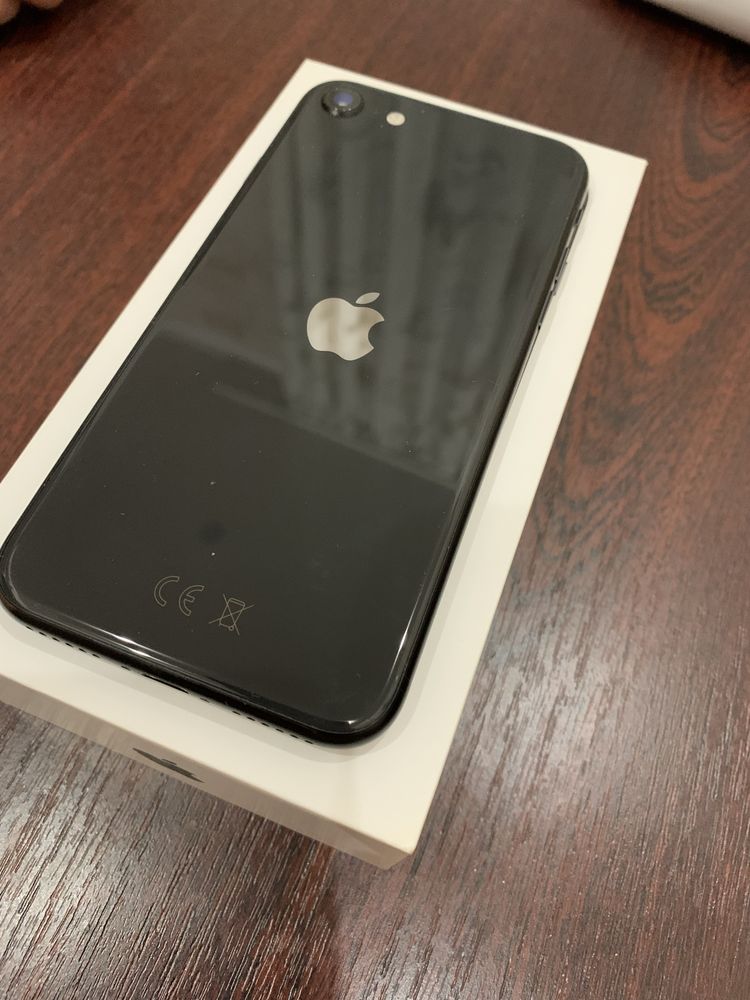 Продам оригинальный iPhone SE 2020 в идеальном состоянии