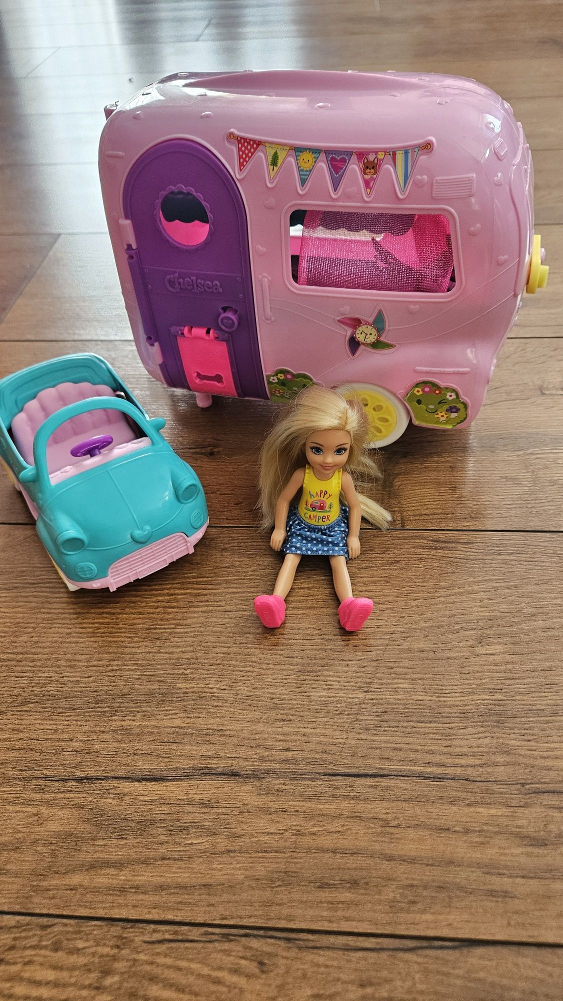 Barbie Chelsea z przyczepą kempingową + akcesoria