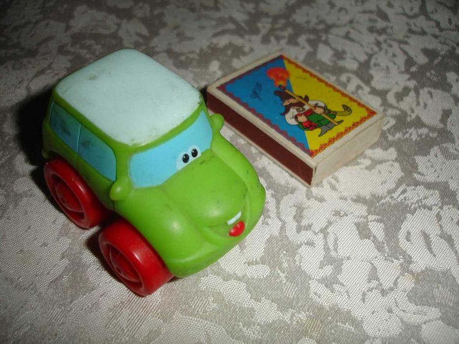 ІГРАШКИ - НАБІР посуду; термометр і шприц; МАШИНКИ; гирка. РЕТРО