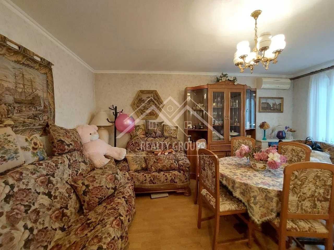 Продаж 4к з меблями та технікою у ЦМ р-ні поряд із парком Мершавцева