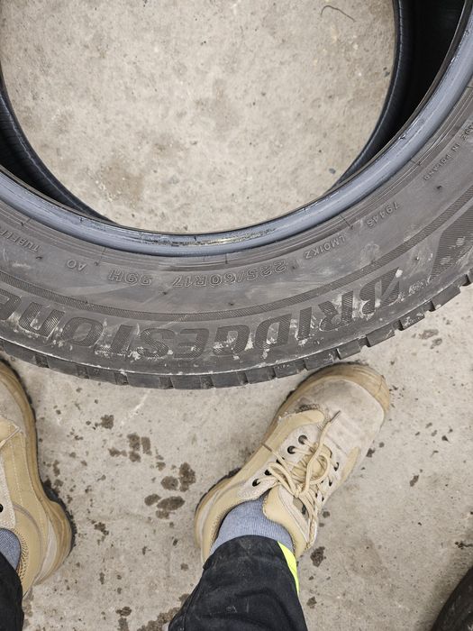 Sprzedam Opony Zimowe Bridgestone  225/60R17
