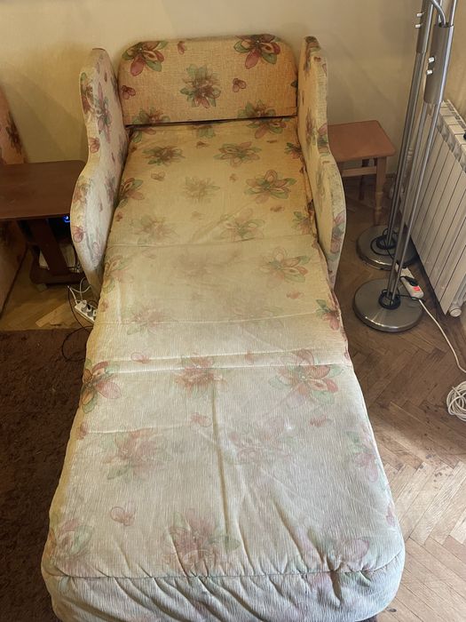 Два розкладних ліжка-крісла