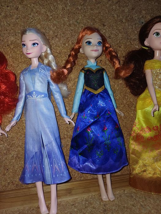 Princesas Disney, bonecas. Cada 6€
Ariel, Elsa, Anna Frozen, Cinderela