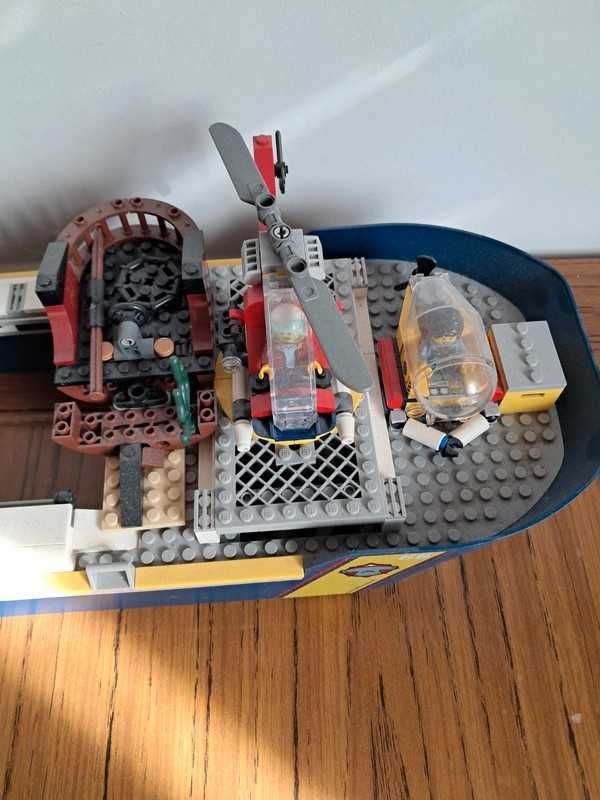 Lego statek badaczy oceanu 60266