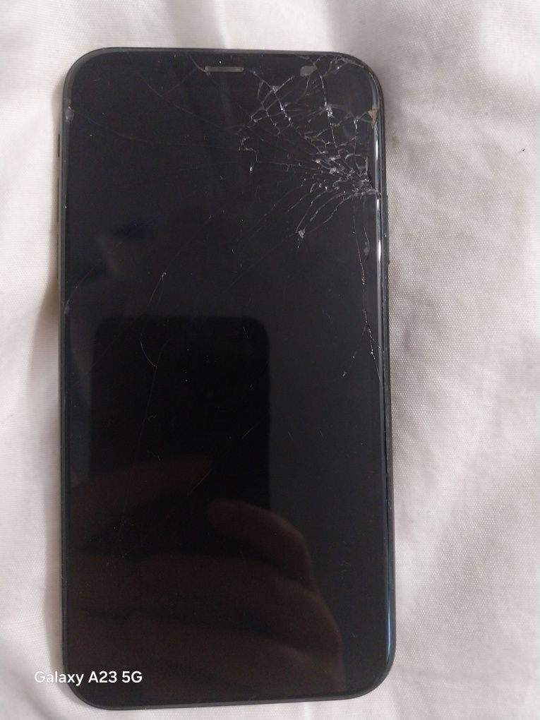 iPhone XR czarny