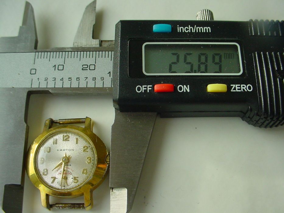 Relógio de senhora de corda Harton.