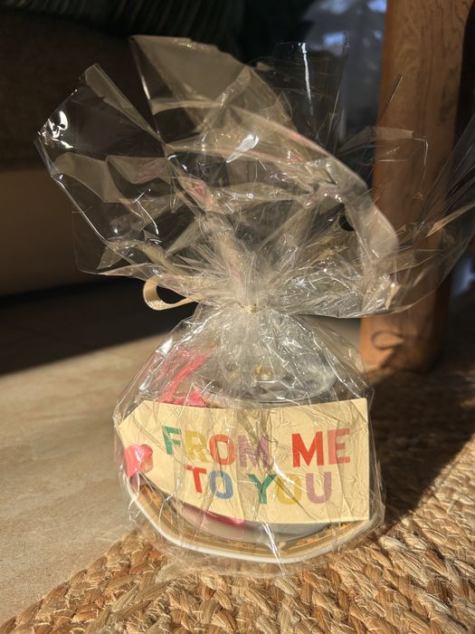 Filiżanka świeczka ozdobna z opakowaniem i dedykacją